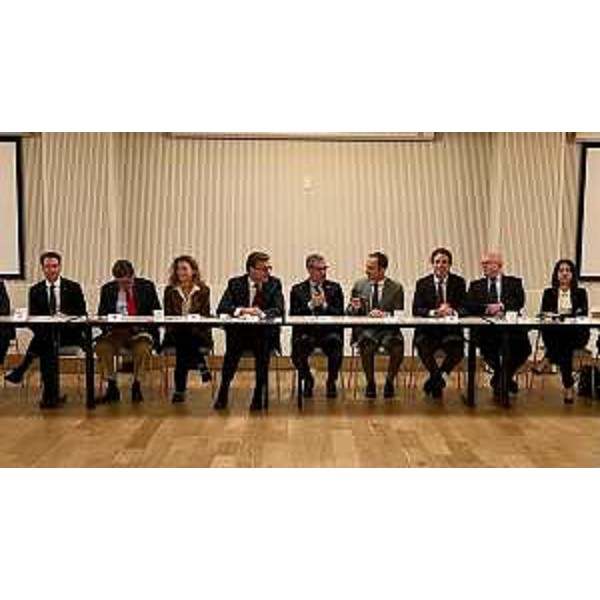 Lincontro organizzato dall'American Chamber of Commerce sul tema della collaborazione e del rafforzamento dei rapporti economici tra Italia e Stati Uniti al quale hanno partecipato tra gli altri il ministro dellEconomia e delle Finanze Giancarlo Giorgetti e il già console generale degli Usa in Italia Philip T. Reeker - Lincontro organizzato dall'American Chamber of Commerce sul tema della collaborazione e del rafforzamento dei rapporti economici tra Italia e Stati Uniti al quale hanno partecipato tra gli altri il ministro dellEconomia e delle Finanze Giancarlo Giorgetti e il già console generale degli Usa in Italia Philip T. Reeker