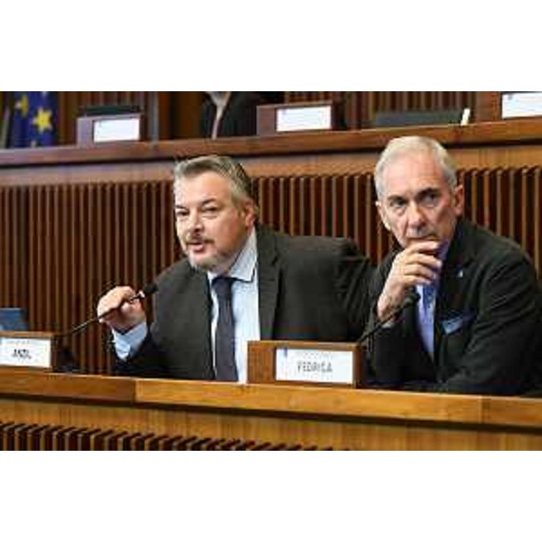 Da destra: Roberto Novelli (FI) e Diego Bernardis (Fp) - Da destra: Roberto Novelli (FI) e Diego Bernardis (Fp)