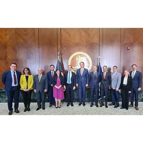 Foto di gruppo tra i presenti alla firma del memorandum avvenuta a Richmond - Foto di gruppo tra i presenti alla firma del memorandum avvenuta a Richmond