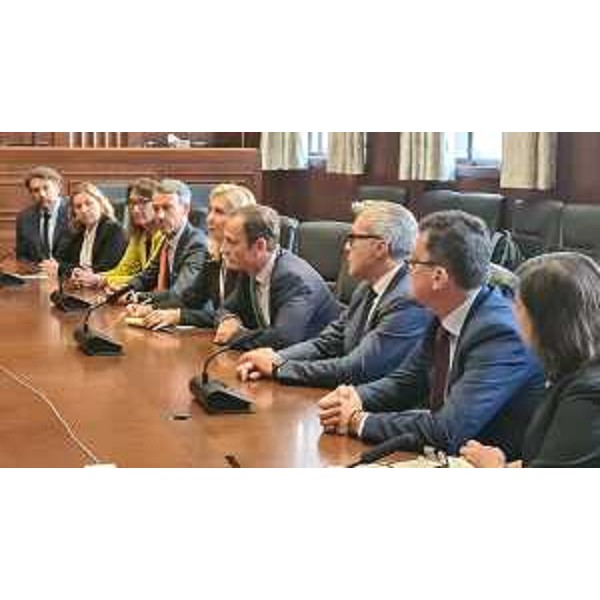 La delegazione del Friuli Venezia Giulia presente a Richmond durante la firma del memorandum - La delegazione del Friuli Venezia Giulia presente a Richmond durante la firma del memorandum