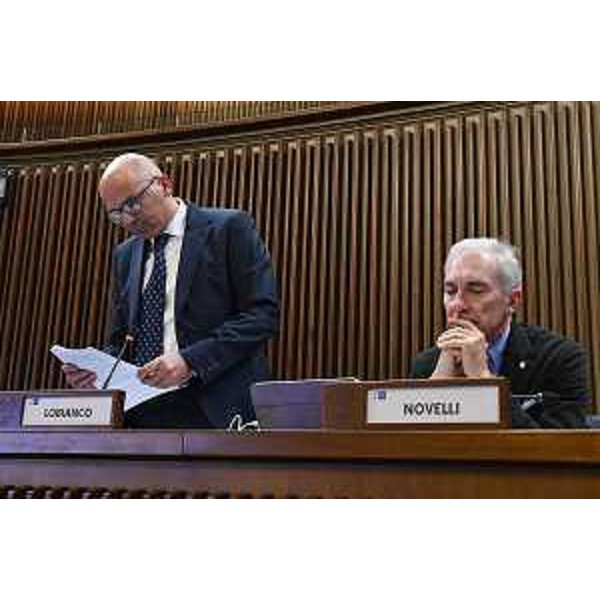 Michele Lobianco (FI), relatore di maggioranza, accanto al collega di gruppo Roberto Novelli - Michele Lobianco (FI), relatore di maggioranza, accanto al collega di gruppo Roberto Novelli