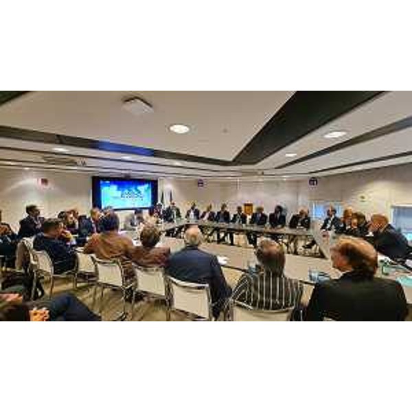 Lincontro svoltosi nella sede di Intesa Sanpaolo a New York, durante il quale il governatore Massimiliano Fedriga e lassessore regionale alle Attività produttive e turismo Sergio Emidio Bini hanno avuto modo di presentare le opportunità dinvestimento in Friuli Venezia Giulia. - Lincontro svoltosi nella sede di Intesa Sanpaolo a New York, durante il quale il governatore Massimiliano Fedriga e lassessore regionale alle Attività produttive e turismo Sergio Emidio Bini hanno avuto modo di presentare le opportunità dinvestimento in Friuli Venezia Giulia.