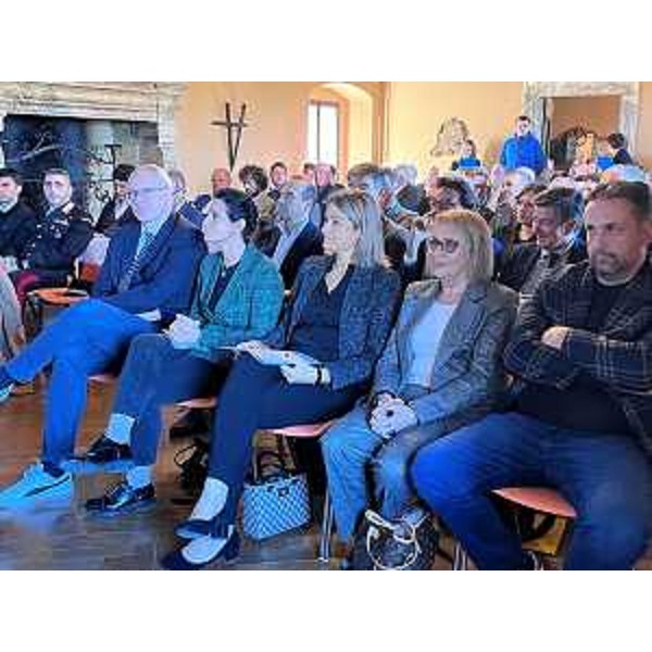 Il presidente del Cr Fvg, Mauro Bordin, con a fianco il viceministro dell'Ambiente, Vannia Gava, la presidente del Consorzio di bonifica della pianura friulana, Rosanna Clocchiatti, la segretaria dell'Autorità di bacino Alpi orientali, Marina Colaizzi e il consigliere regionale Edy Morandini - Il presidente del Cr Fvg, Mauro Bordin, con a fianco il viceministro dell'Ambiente, Vannia Gava, la presidente del Consorzio di bonifica della pianura friulana, Rosanna Clocchiatti, la segretaria dell'Autorità di bacino Alpi orientali, Marina Colaizzi e il consigliere regionale Edy Morandini