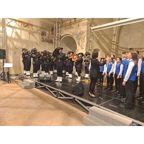 L'assessore Amirante al concerto - voluto dalla 132esima Brigata corazzata Ariete, sempre nell'ambito delle celebrazioni della Giorno dell'Unità nazionale e della Giornata delle Forze armate - della Fanfara dell'11esimo Reggimento Bersaglieri di Orcenico e dall'Associazione musicale e corale "Coro Contrà Camolli" nell'ex Convento di San Francesco a Pordenone - L'assessore Amirante al concerto - voluto dalla 132esima Brigata corazzata Ariete, sempre nell'ambito delle celebrazioni della Giorno dell'Unità nazionale e della Giornata delle Forze armate - della Fanfara dell'11esimo Reggimento Bersaglieri di Orcenico e dall'Associazione musicale e corale "Coro Contrà Camolli" nell'ex Convento di San Francesco a Pordenone