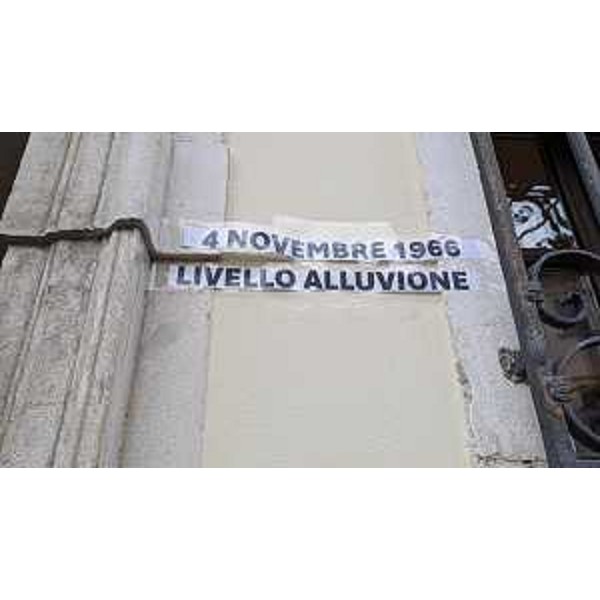 Il livello raggiunto dall'acqua. - Il livello raggiunto dall'acqua.