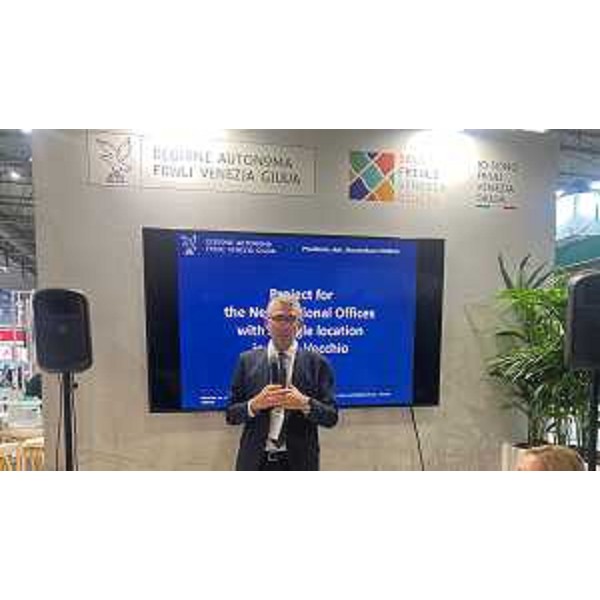 L'intervento dell'assessore regionale Pierpaolo Roberti durante l'incontro svoltosi nello stand Fvg alla fiera Smart city expo di Barcellona - L'intervento dell'assessore regionale Pierpaolo Roberti durante l'incontro svoltosi nello stand Fvg alla fiera Smart city expo di Barcellona