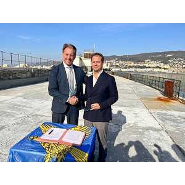 Lassessore regionale alla Difesa dellAmbiente, energia e sviluppo Sostenibile Fabio Scoccimarro assieme al commissario straordinario dell'Autorità di Sistema Portuale del Mare Adriatico Orientale Vittorio Torbianelli alla diga del Porto Vecchio di Trieste - Lassessore regionale alla Difesa dellAmbiente, energia e sviluppo Sostenibile Fabio Scoccimarro assieme al commissario straordinario dell'Autorità di Sistema Portuale del Mare Adriatico Orientale Vittorio Torbianelli alla diga del Porto Vecchio di Trieste