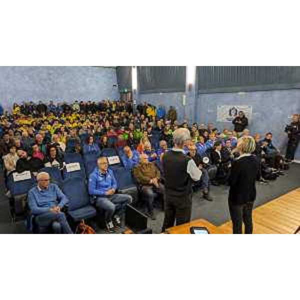 Una fase dell'incontro svoltosi a Tolmezzo - Una fase dell'incontro svoltosi a Tolmezzo