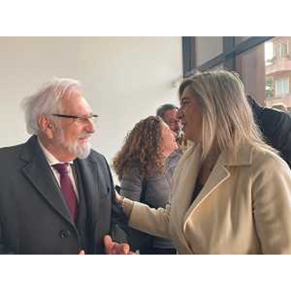L'assessore regionale a Infrastrutture e territorio Cristina Amirante con il direttore di Fondazione Bambini e Autismo Davide Del Duca. - L'assessore regionale a Infrastrutture e territorio Cristina Amirante con il direttore di Fondazione Bambini e Autismo Davide Del Duca. 