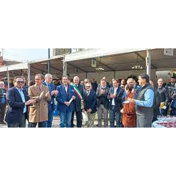 Un'altra foto di gruppo durante la cerimonia di inaugurazione - Un'altra foto di gruppo durante la cerimonia di inaugurazione