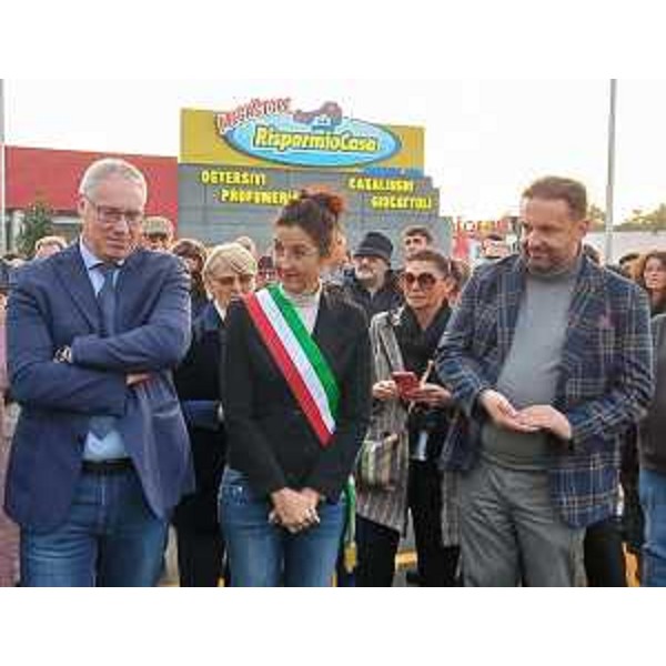 Il presidente Bordin, primo da sinistra, accanto a Elisa Pizzamiglio, sindaco di Bagnaria Arsa, e al consigliere Morandini - Il presidente Bordin, primo da sinistra, accanto a Elisa Pizzamiglio, sindaco di Bagnaria Arsa, e al consigliere Morandini