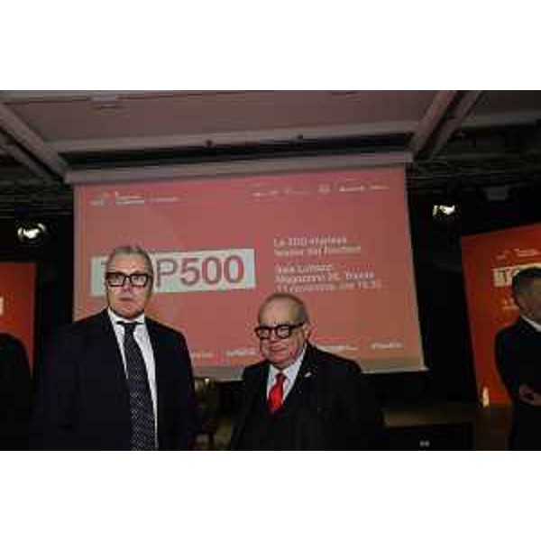 L'assessore regionale alle Attività produttive Sergio Emidio Bini e il presidente di Confindustria Alto Adriatico Michelangelo Agrusti all'evento Top 500 - L'assessore regionale alle Attività produttive Sergio Emidio Bini e il presidente di Confindustria Alto Adriatico Michelangelo Agrusti all'evento Top 500