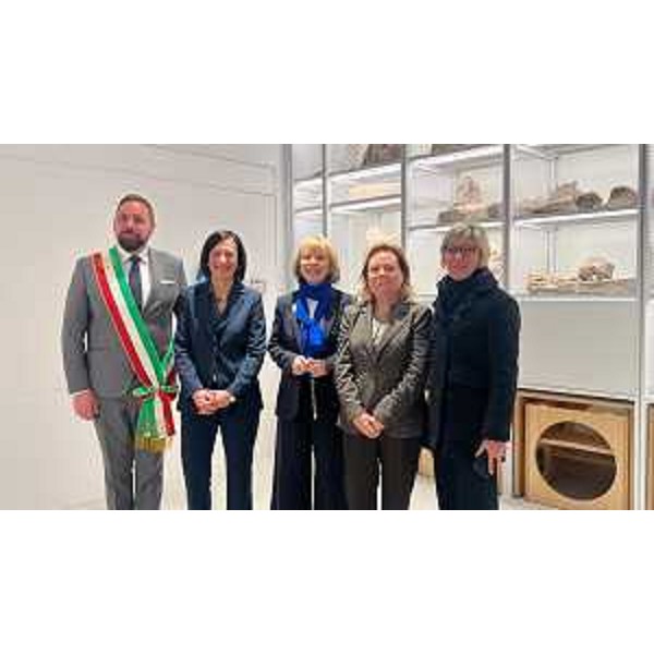 L'assessore regionale alle Finanze Barbara Zilli (a dx) all'inaugurazione dei nuovi depositi del Museo archeologico nazionale di Aquileia - L'assessore regionale alle Finanze Barbara Zilli (a dx) all'inaugurazione dei nuovi depositi del Museo archeologico nazionale di Aquileia