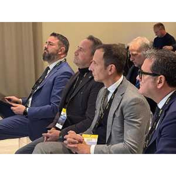 Il governatore Massimiliano Fedriga al convegno Travel#. A destra il vicepresidente del Senato Marco Centinaio - Il governatore Massimiliano Fedriga al convegno Travel#. A destra il vicepresidente del Senato Marco Centinaio