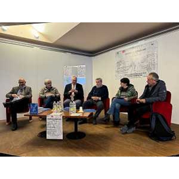 Un altro momento dell'incontro nella sala Ridotto del Teatro Nuovo Giovanni da Udine - Un altro momento dell'incontro nella sala Ridotto del Teatro Nuovo Giovanni da Udine