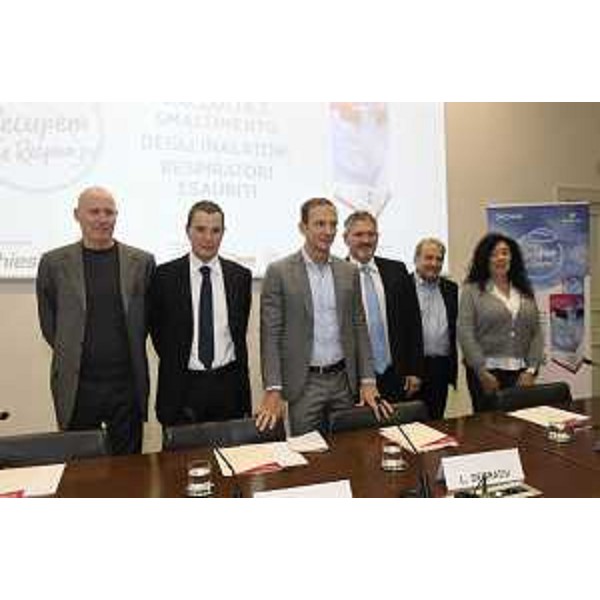 Foto di gruppo al termine dell'evento. - Foto di gruppo al termine dell'evento.