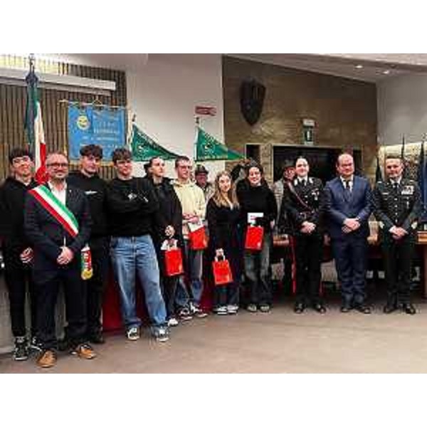 Il vicegovernatore Mario Anzil alla consegna della Costituzione ai giovani di Campoformido - Il vicegovernatore Mario Anzil alla consegna della Costituzione ai giovani di Campoformido