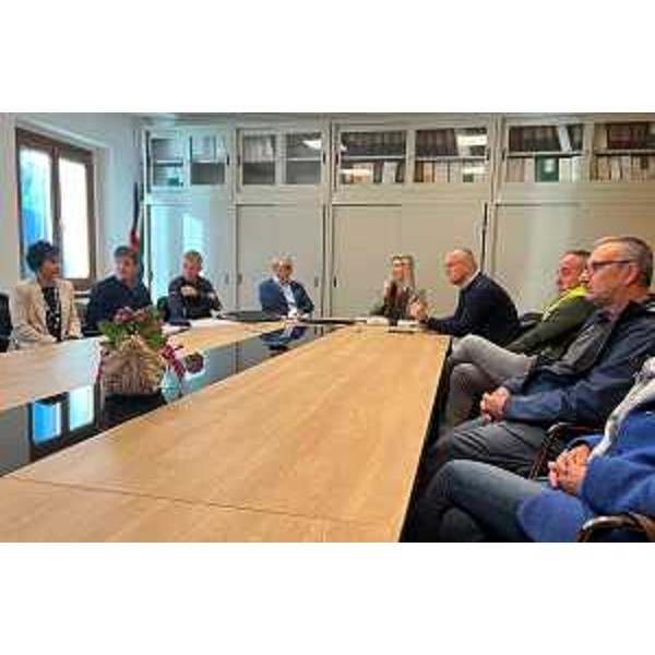 Una fase dell'incontro a Andreis tra i sindaci e l'assessore regionale alle Infrastrutture Cristina Amirante - Una fase dell'incontro a Andreis tra i sindaci e l'assessore regionale alle Infrastrutture Cristina Amirante