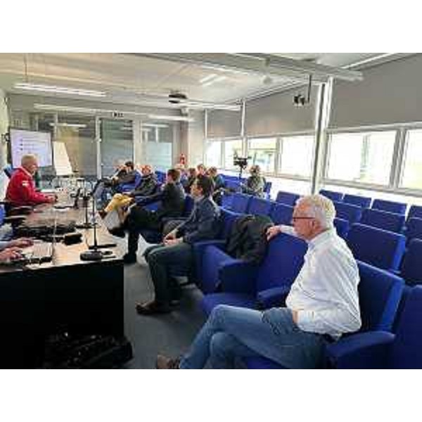 La VI Commissione durante la presentazione dei lavori del Polo all'interno della sala convegni dell'edificio - La VI Commissione durante la presentazione dei lavori del Polo all'interno della sala convegni dell'edificio