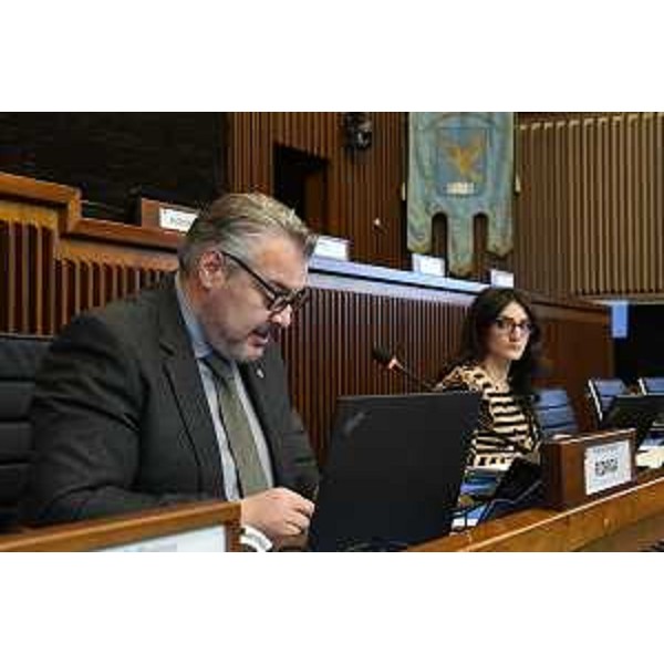 Diego Bernardis (Fp), presidente della V Commisisone, durante i lavori odierni - Diego Bernardis (Fp), presidente della V Commisisone, durante i lavori odierni