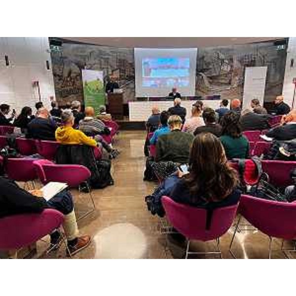 L'assessore Bini nel corso del suo intervento - L'assessore Bini nel corso del suo intervento