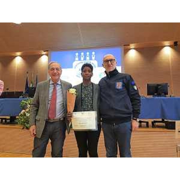 L'assessorenregionale alla Salute Riccardo Riccardi insieme al presidente dell'Ado Domenico Montanaro e Dejanira Reyes, mamma della giovane Silvia Piccini, a cui è stato consegnato un riconoscimento in memoria della figlia scomparsa - L'assessorenregionale alla Salute Riccardo Riccardi insieme al presidente dell'Ado Domenico Montanaro e Dejanira Reyes, mamma della giovane Silvia Piccini, a cui è stato consegnato un riconoscimento in memoria della figlia scomparsa