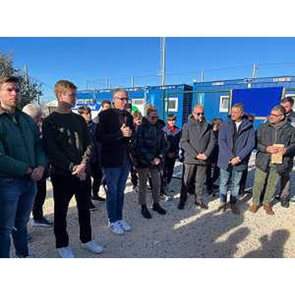 L'assessore regionale alle Autonomie locali Pierpaolo Roberti questa mattina a Trieste alla cerimonia di intitolazione del campo di calcio del rione di Campanelle a Maurizio Visintin. - L'assessore regionale alle Autonomie locali Pierpaolo Roberti questa mattina a Trieste alla cerimonia di intitolazione del campo di calcio del rione di Campanelle a Maurizio Visintin.