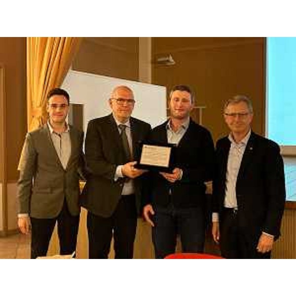 L'assessore regionale alle Risorse agroalimentari, forestali e ittiche Stefano Zannier (ultimo a sx) assieme al sindaco di Trivignano Udinese Roberto Tuniz, il presidente di Confcooperative Alpe Adria di Udine Daniele Castagnaviz, il presidente della latteria Stefano Azzano. - L'assessore regionale alle Risorse agroalimentari, forestali e ittiche Stefano Zannier (ultimo a sx) assieme al sindaco di Trivignano Udinese Roberto Tuniz, il presidente di Confcooperative Alpe Adria di Udine Daniele Castagnaviz, il presidente della latteria Stefano Azzano.