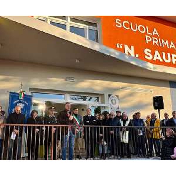 L'assessore Roberti all'inaugurazione della Scuola Nazario Sauro di Fagnigola di Azzano X. - L'assessore Roberti all'inaugurazione della Scuola Nazario Sauro di Fagnigola di Azzano X.