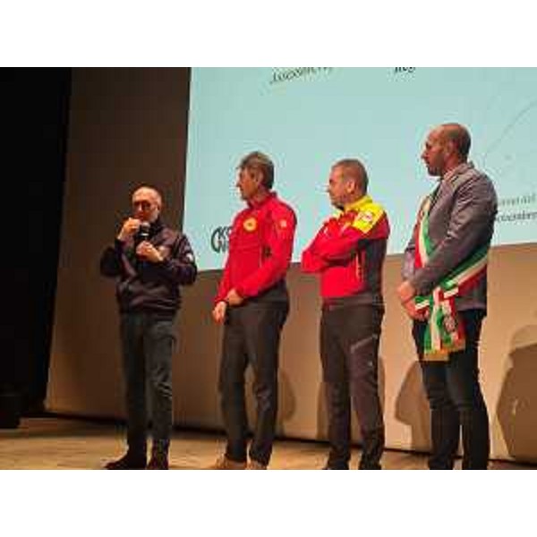 L'assessore Riccardo Riccardi vicino al presidente nazionale Cnsas Maurizio Dellantonio - L'assessore Riccardo Riccardi vicino al presidente nazionale Cnsas Maurizio Dellantonio