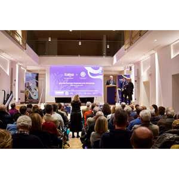 Il presidente Bordin mentre interviene al convegno sulla genealogia. - Il presidente Bordin mentre interviene al convegno sulla genealogia.