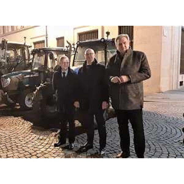 L'assessore regionale Stefano Zannier con Cristiano Melchior (Coldiretti Ud) e Cesare Magalini (Coldiretti Fvg) - L'assessore regionale Stefano Zannier con Cristiano Melchior (Coldiretti Ud) e Cesare Magalini (Coldiretti Fvg)