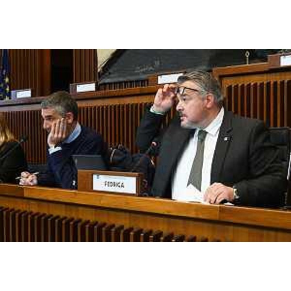 Diego Bernardis (Fp), presidente della V Commissione, accanto all'assessore Pierpaolo Roberti - Diego Bernardis (Fp), presidente della V Commissione, accanto all'assessore Pierpaolo Roberti