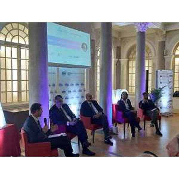 L'assessore regionale al Demanio e sistemi informativi Sebastiano Callari (al centro) intervenuto ieri sera allassemblea annuale di CNA Fvg a Monfalcone. - L'assessore regionale al Demanio e sistemi informativi Sebastiano Callari (al centro) intervenuto ieri sera allassemblea annuale di CNA Fvg a Monfalcone.