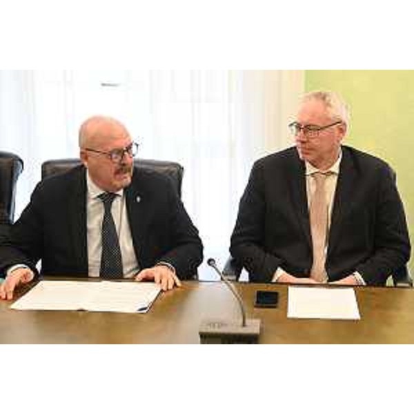 Da sinistra l'assessore regionale ai Sistemi informativi, Sebastiano Callari, e il presidente Bordin - Da sinistra l'assessore regionale ai Sistemi informativi, Sebastiano Callari, e il presidente Bordin