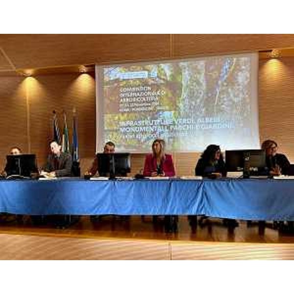 Il tavolo dei relatori. - Il tavolo dei relatori.