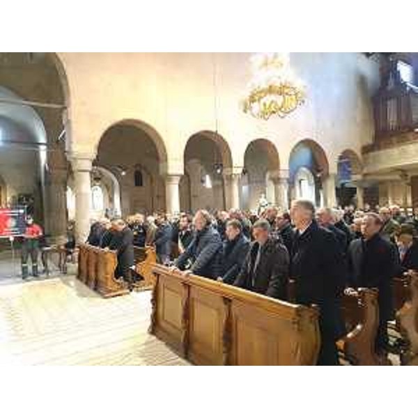 L'assessore regionale Fabio Scoccimarro, secondo da sinistra, alla celebrazione della messa in omaggio della Virgo Fidelis, patrona dell'Arma dei Carabinieri - L'assessore regionale Fabio Scoccimarro, secondo da sinistra, alla celebrazione della messa in omaggio della Virgo Fidelis, patrona dell'Arma dei Carabinieri