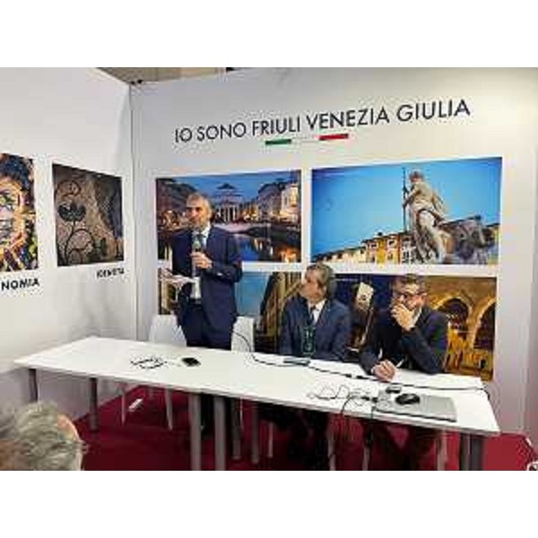 L'intervento dell'assessore alle Autonomie locali Pierpoalo Roberti al convegno svoltosi nello stand della Regione al Lingotto di Torino - L'intervento dell'assessore alle Autonomie locali Pierpoalo Roberti al convegno svoltosi nello stand della Regione al Lingotto di Torino