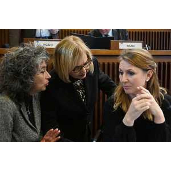 Da sinistra Serena Pellegrino (Avs), Laura Fasiolo (Pd) e Rosaria Capozzi (M5S) - Da sinistra Serena Pellegrino (Avs), Laura Fasiolo (Pd) e Rosaria Capozzi (M5S)