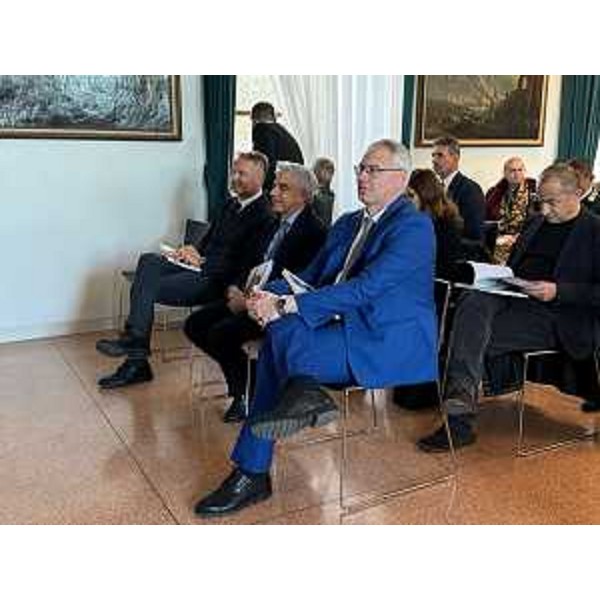 Il presidente Bordin in prima fila, accanto al prefetto Lione, durante la cerimonia - Il presidente Bordin in prima fila, accanto al prefetto Lione, durante la cerimonia