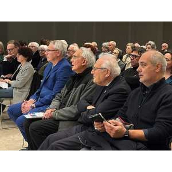 Il presidente Bordin, quarto da destra, accanto all'arcivescovo di Udine Riccardo Lamba e all'arciprete Luciano Nobile - Il presidente Bordin, quarto da destra, accanto all'arcivescovo di Udine Riccardo Lamba e all'arciprete Luciano Nobile