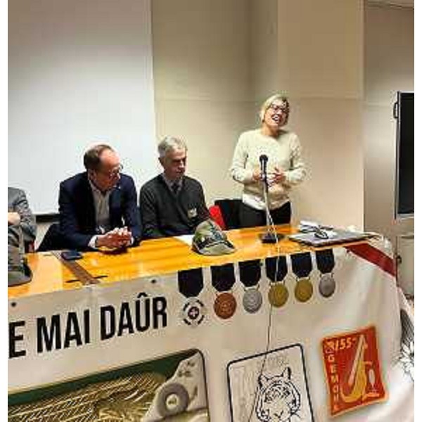 L'assessore regionale alle Finanze Barbara Zilli alla cerimonia di consegna delle borse di studio dell'Isis "Magrini Marchetti" di Gemona del Friuli - L'assessore regionale alle Finanze Barbara Zilli alla cerimonia di consegna delle borse di studio dell'Isis "Magrini Marchetti" di Gemona del Friuli