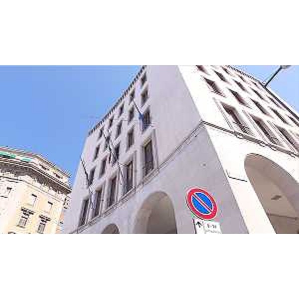 La sede del Cr Fvg in piazza Oberdan, a Treste - La sede del Cr Fvg in piazza Oberdan, a Treste