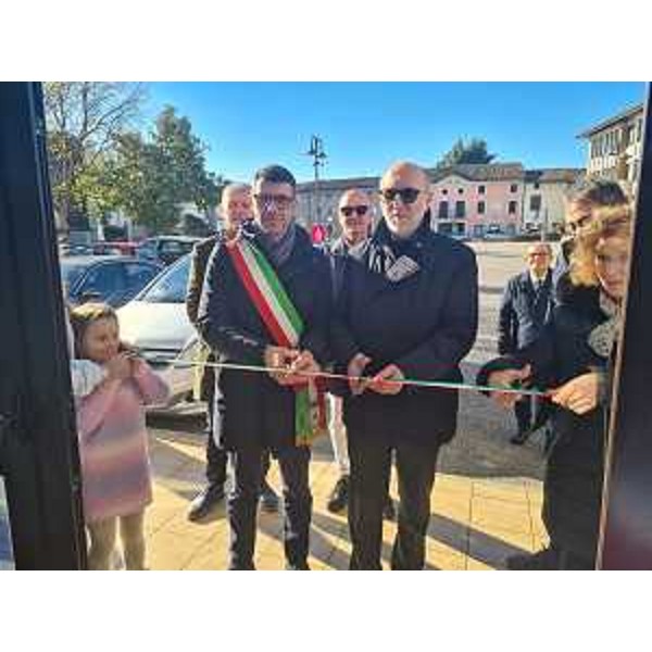 L'assessore Riccardi a Coseano per l'inaugurazione nuovo macchinario per la produzione di dosi uniche di farmaci - L'assessore Riccardi a Coseano per l'inaugurazione nuovo macchinario per la produzione di dosi uniche di farmaci 