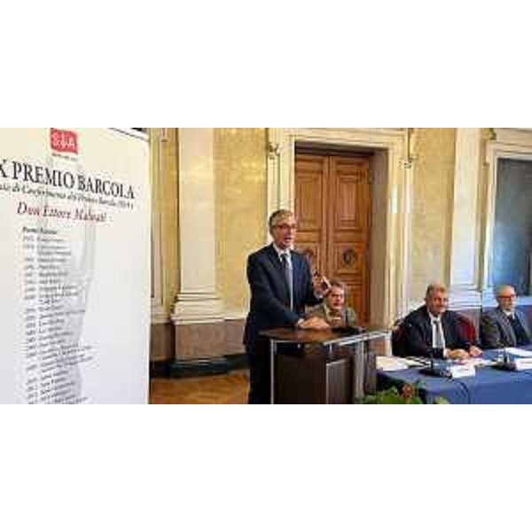 L'assessore Roberti nel corso del suo intervento - L'assessore Roberti nel corso del suo intervento