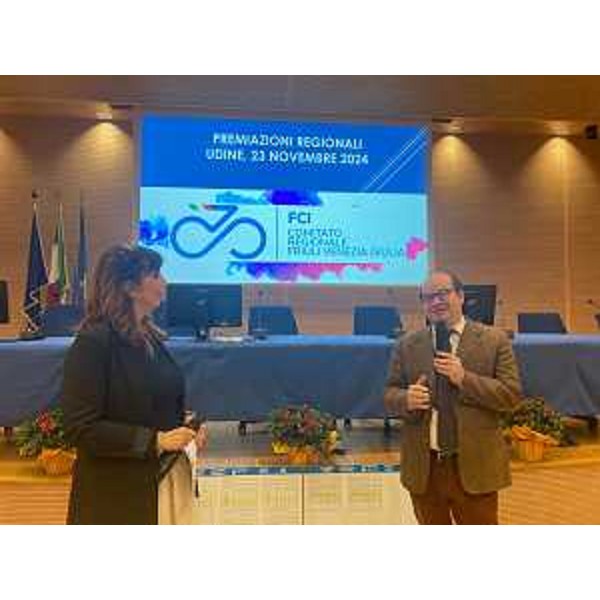 Il vicegovernatore con delega a Cultura e sport Mario Anzil alla premiazione del mondo ciclistico regionale - Il vicegovernatore con delega a Cultura e sport Mario Anzil alla premiazione del mondo ciclistico regionale