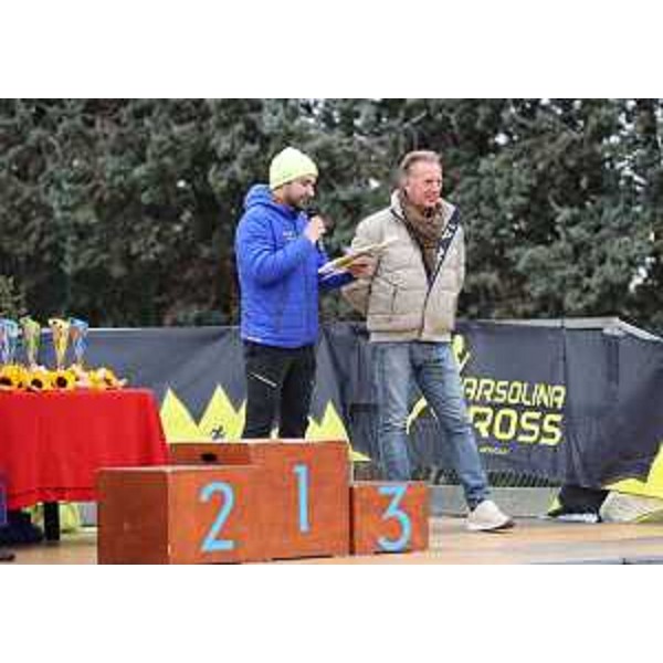 L'assessore Scoccimarro alle premiazioni della Carsolina cross a Prosecco - L'assessore Scoccimarro alle premiazioni della Carsolina cross a Prosecco