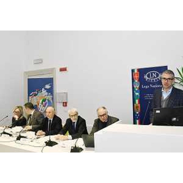 L'assessore regionale Pierpaolo Roberti prende la parola nella Sala Colonne di Trieste - L'assessore regionale Pierpaolo Roberti prende la parola nella Sala Colonne di Trieste