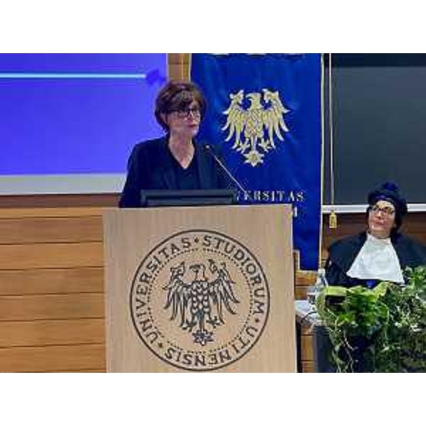 Lassessore regionale al Lavoro, istruzione, formazione, Università, ricerca e famiglia Alessia Rosolen allinaugurazione del 47mo anno accademico dellUniversità di Udine - Lassessore regionale al Lavoro, istruzione, formazione, Università, ricerca e famiglia Alessia Rosolen allinaugurazione del 47mo anno accademico dellUniversità di Udine 