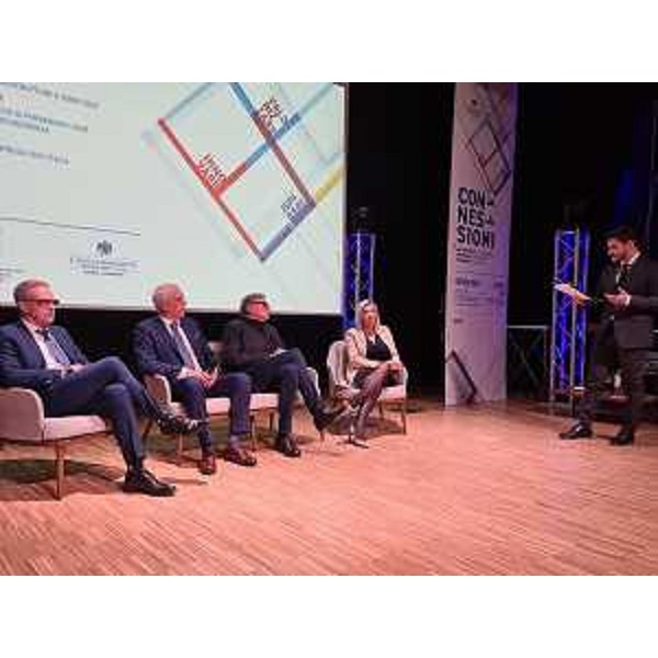 L'assessore regionale Cristina Amirante alla tavola rotonda dell'evento di Ascom Concommercio di Pordenone sull'economia di prossimità - L'assessore regionale Cristina Amirante alla tavola rotonda dell'evento di Ascom Concommercio di Pordenone sull'economia di prossimità